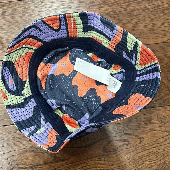 Fabletics.  Multi colored, The Mesh Bucket Hat. NWT. - Picture 2 of 2